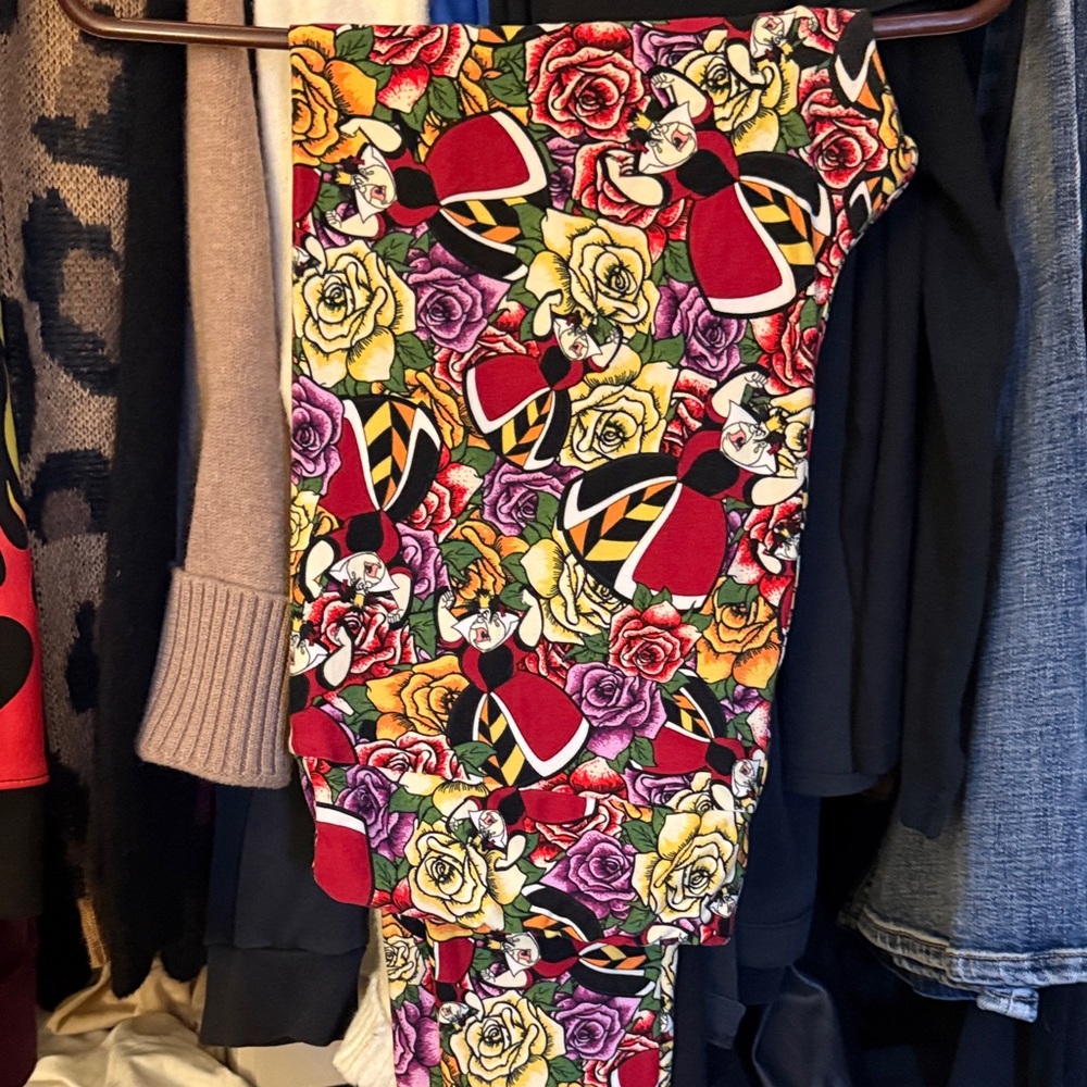 LuLaRoe Disney Alice in Wonderland - Queen of Hearts Leggings